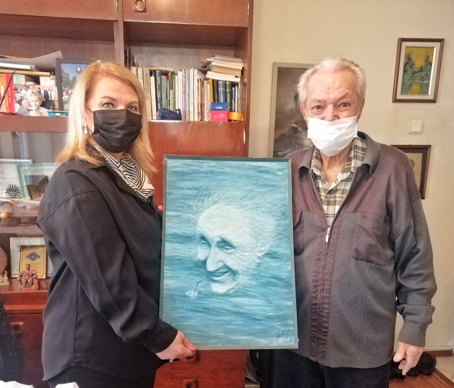 Koleksiyonun geri kalan kısmını da müzeye bağışladı