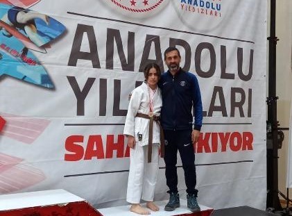 Babasının antrenörlüğünde genç sporcu hedefine ilerliyor
