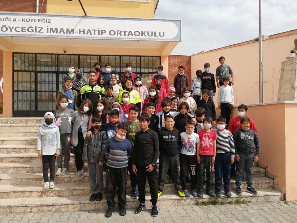 Köyceğiz’de polislerden öğrencilere eğitim