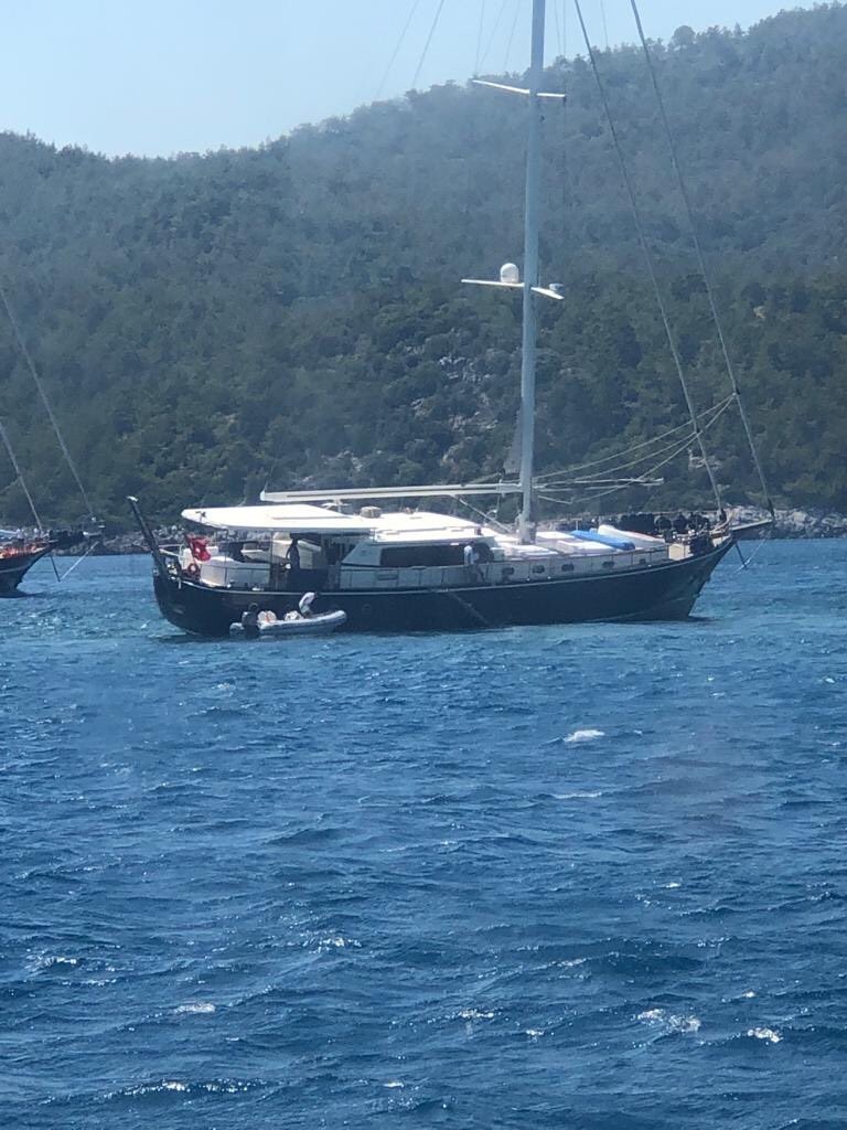 Karaya oturan yelkenlideki 4 kişi kurtarıldı