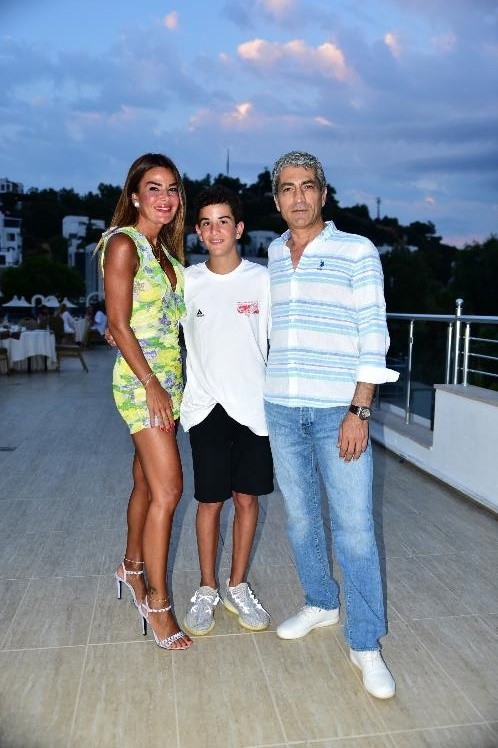 Azka Otel sahibine sürpriz doğum günü partisi