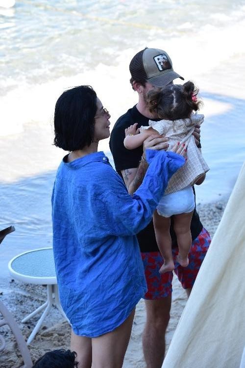 Ünlü oyuncu Merve Boluğur ve Mert Aydın’ın bebek sevgisi