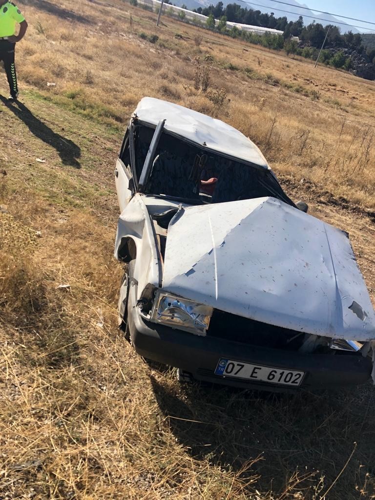 Seydikemer’de otomobil şarampole devrildi: 4 yaralı