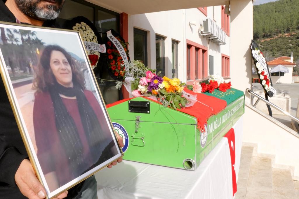 Trafik kazasında ölen okul müdürü için tören düzenlendi