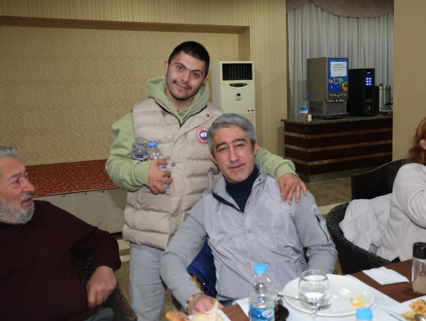 Başkan Oktay, ilk sahurda depremzede konuklarla buluştu