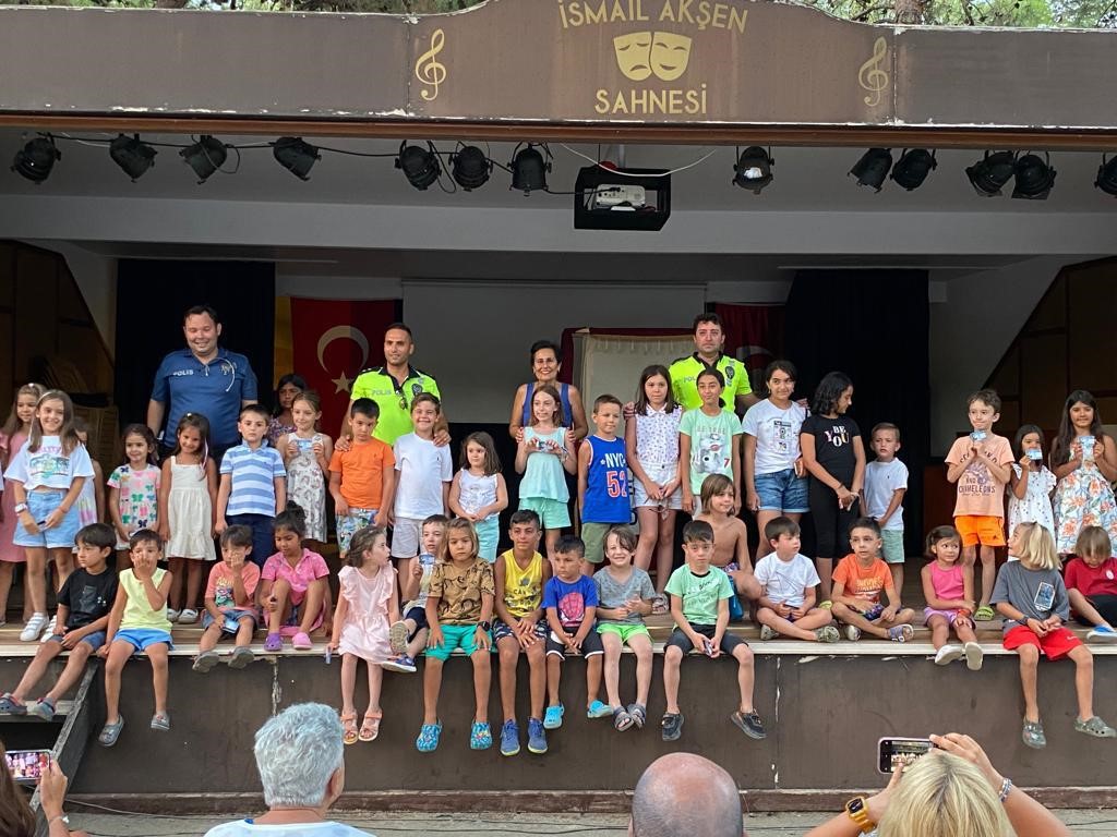 Datçalı miniklere ’Hacivat ve Karagöz’ ile trafik eğitimi verildi