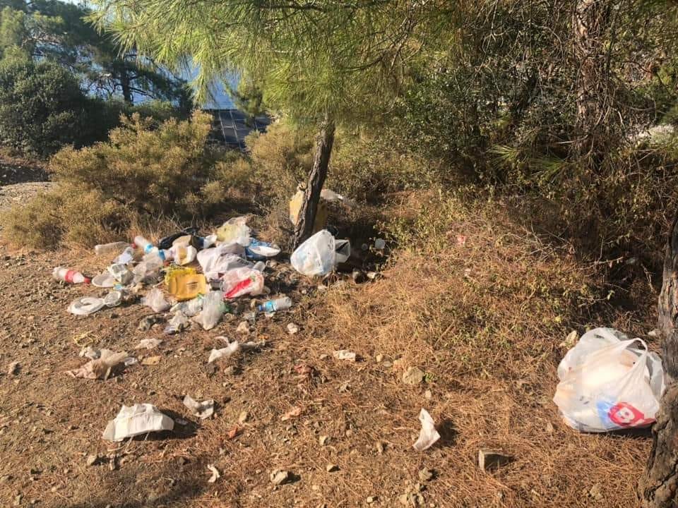 Fethiye Yarımadası’ndaki çöplere vatandaşlar tepki gösterdi