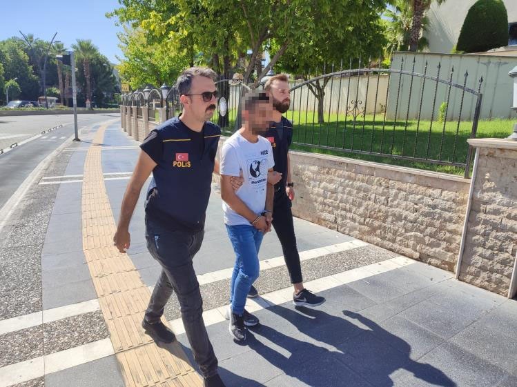 Marmaris’te 9 düzensiz göçmeni kaçırmaya çalışan şüpheli tutuklandı