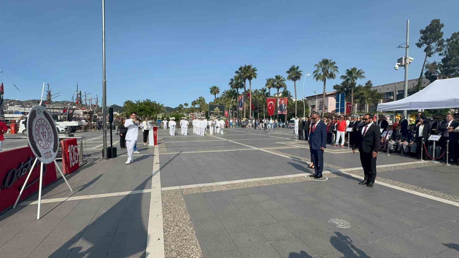 19 Mayıs kutlamaları Marmaris’te çelenk sunma töreni ile başladı