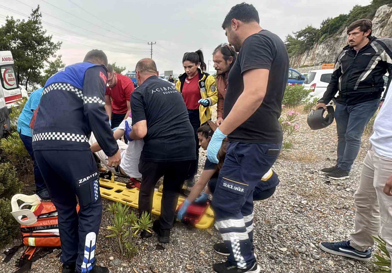 Bodrum’da can pazarı: Minibüsle otomobil çarpıştı, 15 kişi yaralandı