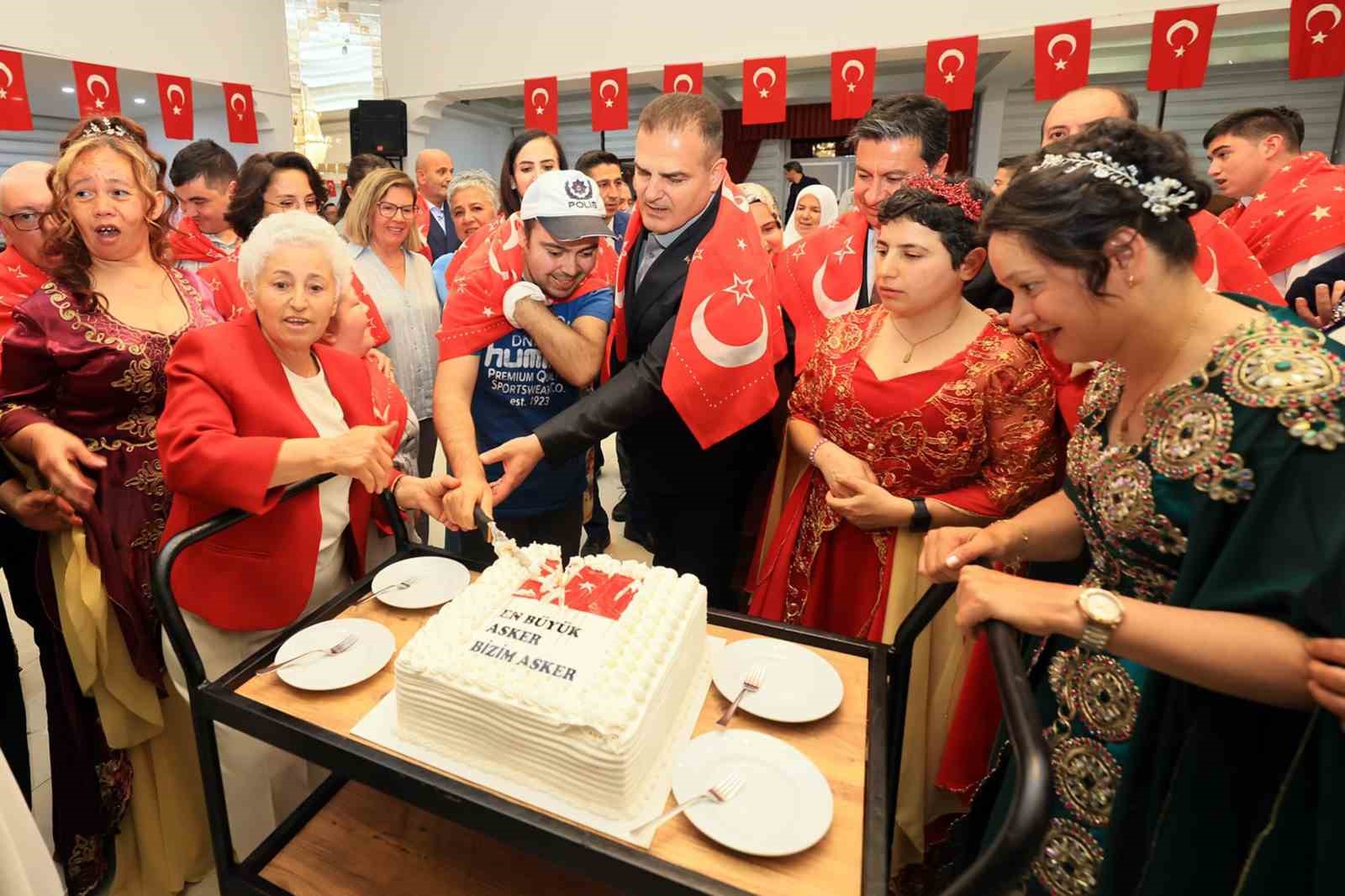 Engelli bireyler için ‘Asker Kına Gecesi’