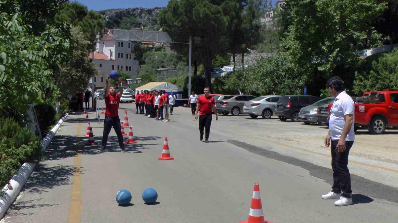 İtfaiyecilere kondisyon için spor parkuru testi