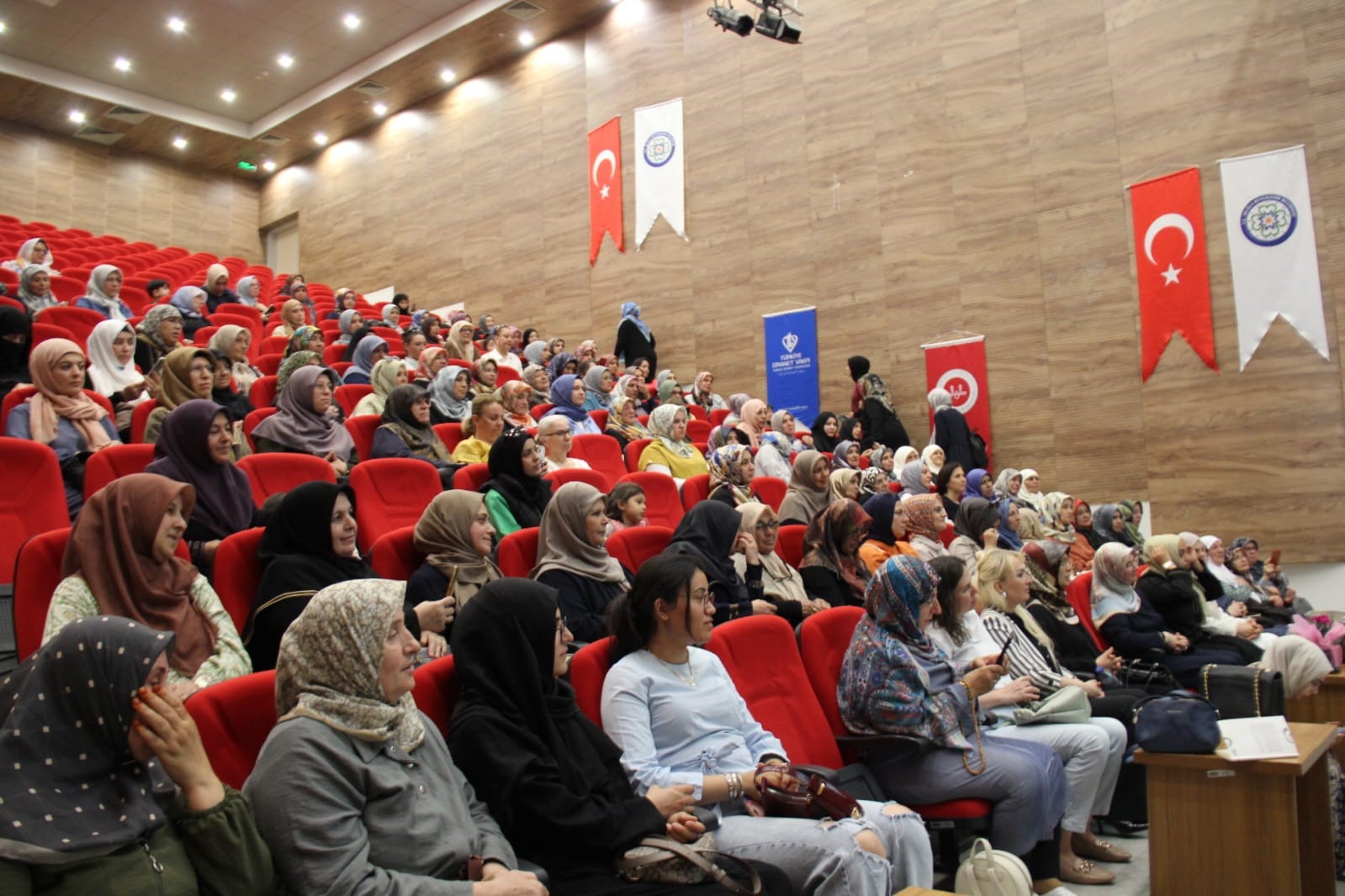 Muğla’da “fıtratın korunması ve aile” konulu konferans gerçekleştirildi