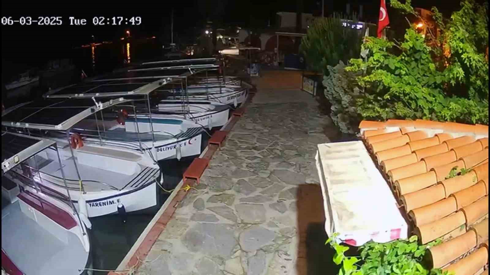 Deprem anı ‘Sakin Kent’te güvenlik kameralarına yansıdı