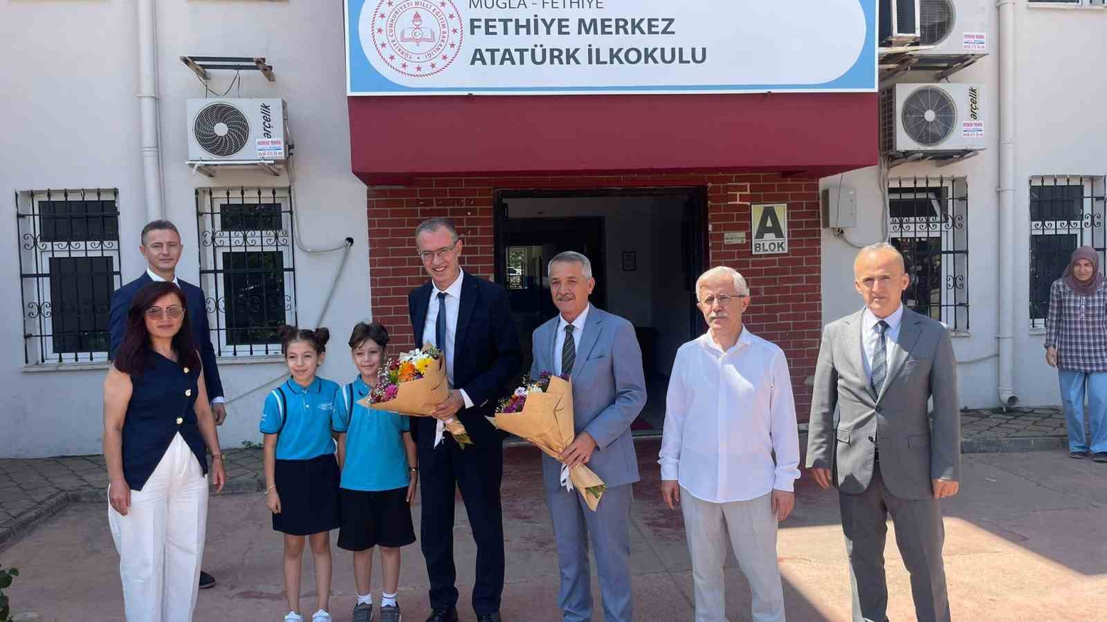 Fethiye’de 32 bin 692 öğrenci karne heyecanı yaşadı