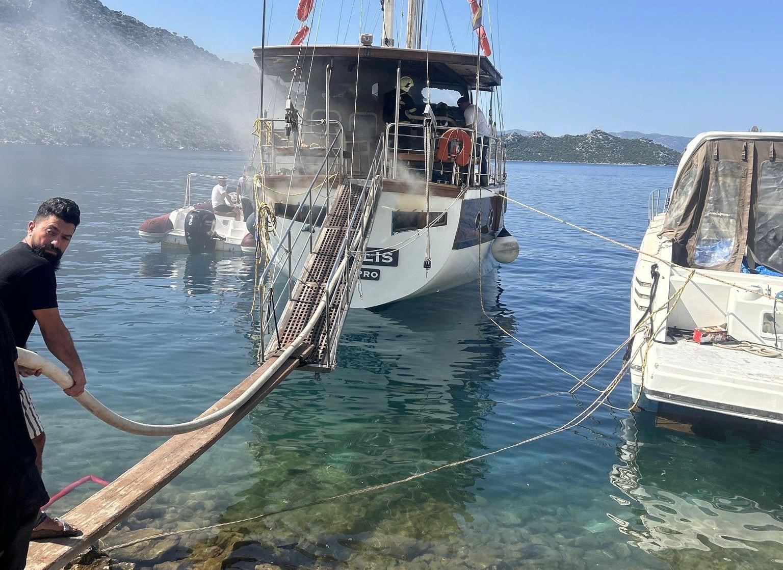 Marmaris’teki tekne yangını söndürüldü