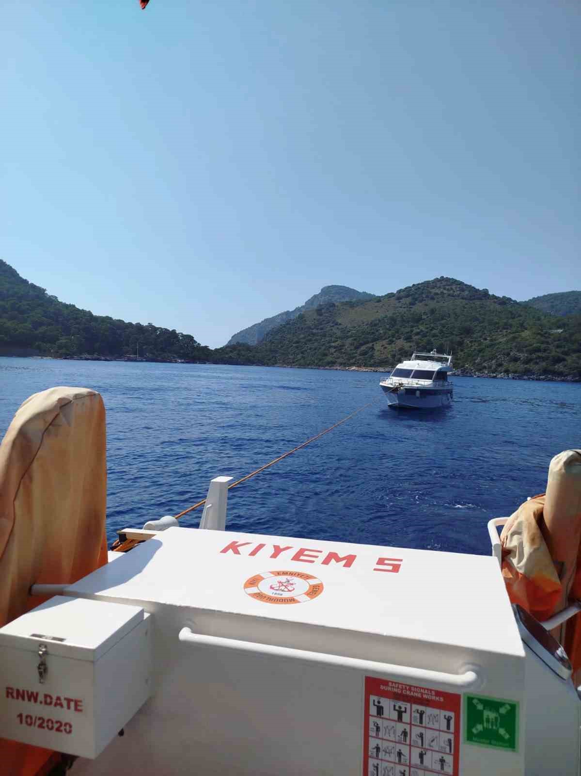 Ölüdeniz açıklarında arızalanan tekne kurtarıldı