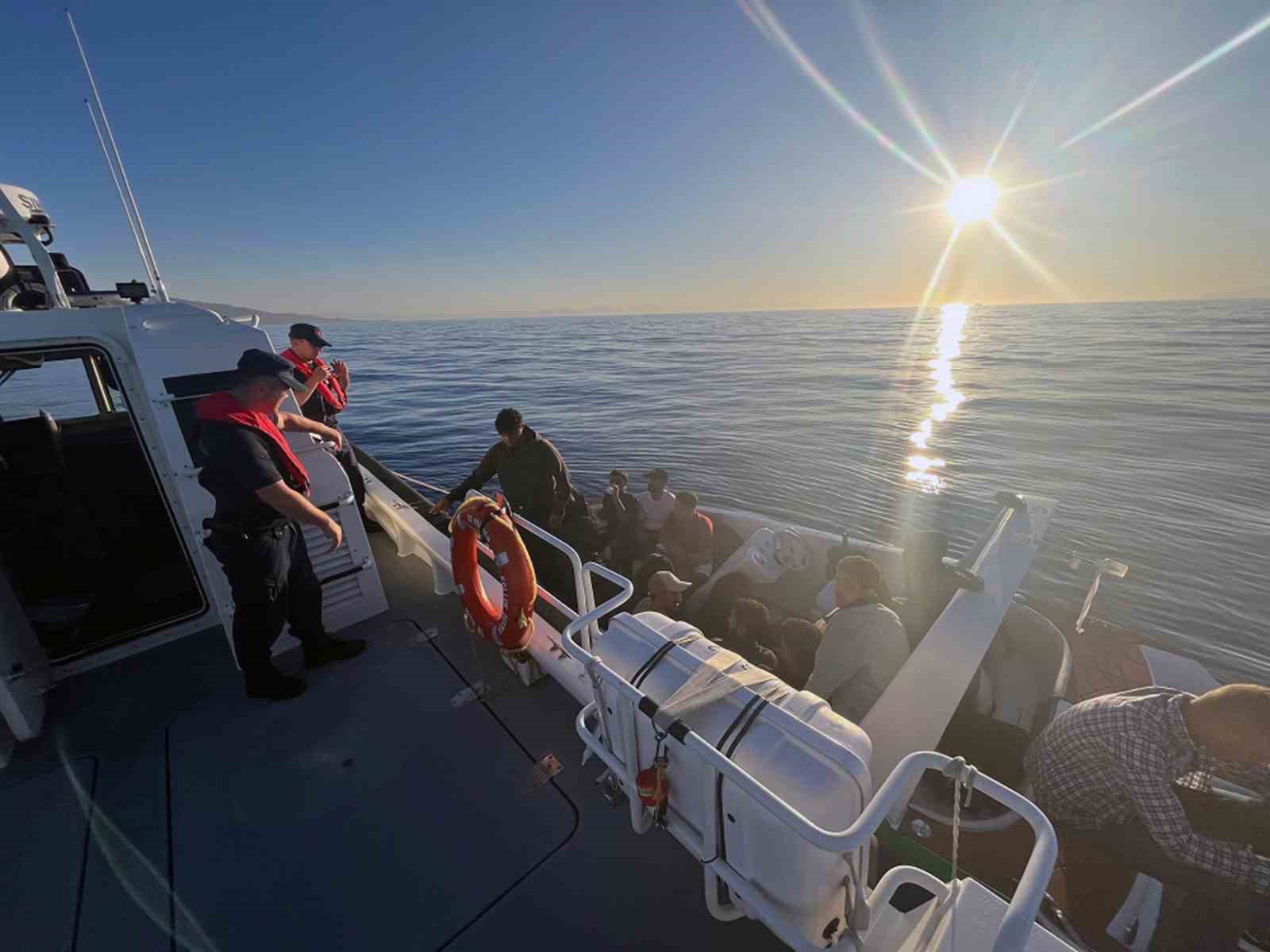 Datça’da 1 göçmen kaçakçısı yakalandı, 15 düzensiz göçmen kurtarıldı
