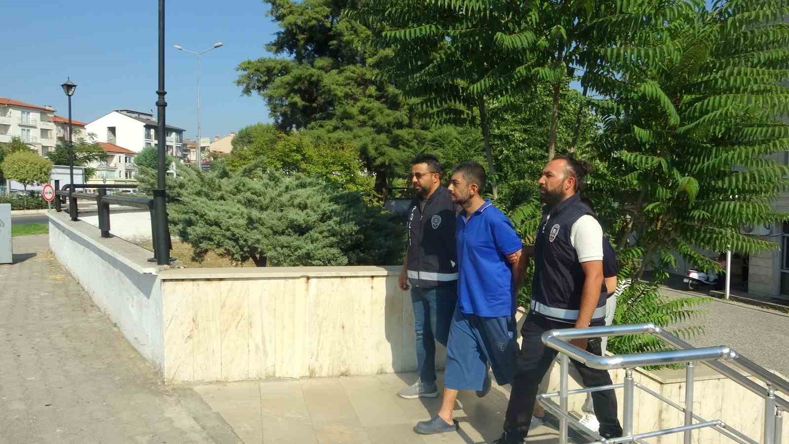 Muğla’da polis araçlarına zarar veren şahıs tutuklandı