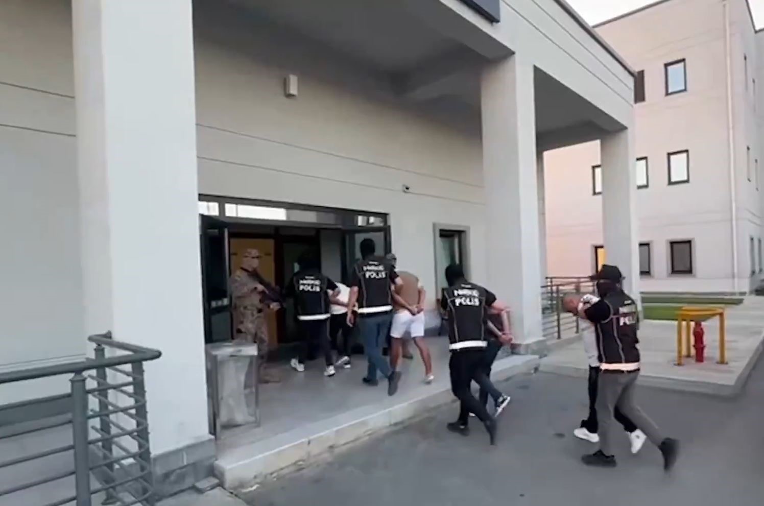 Suç örgütü liderleri Bodrum’da tatilde yakalandı