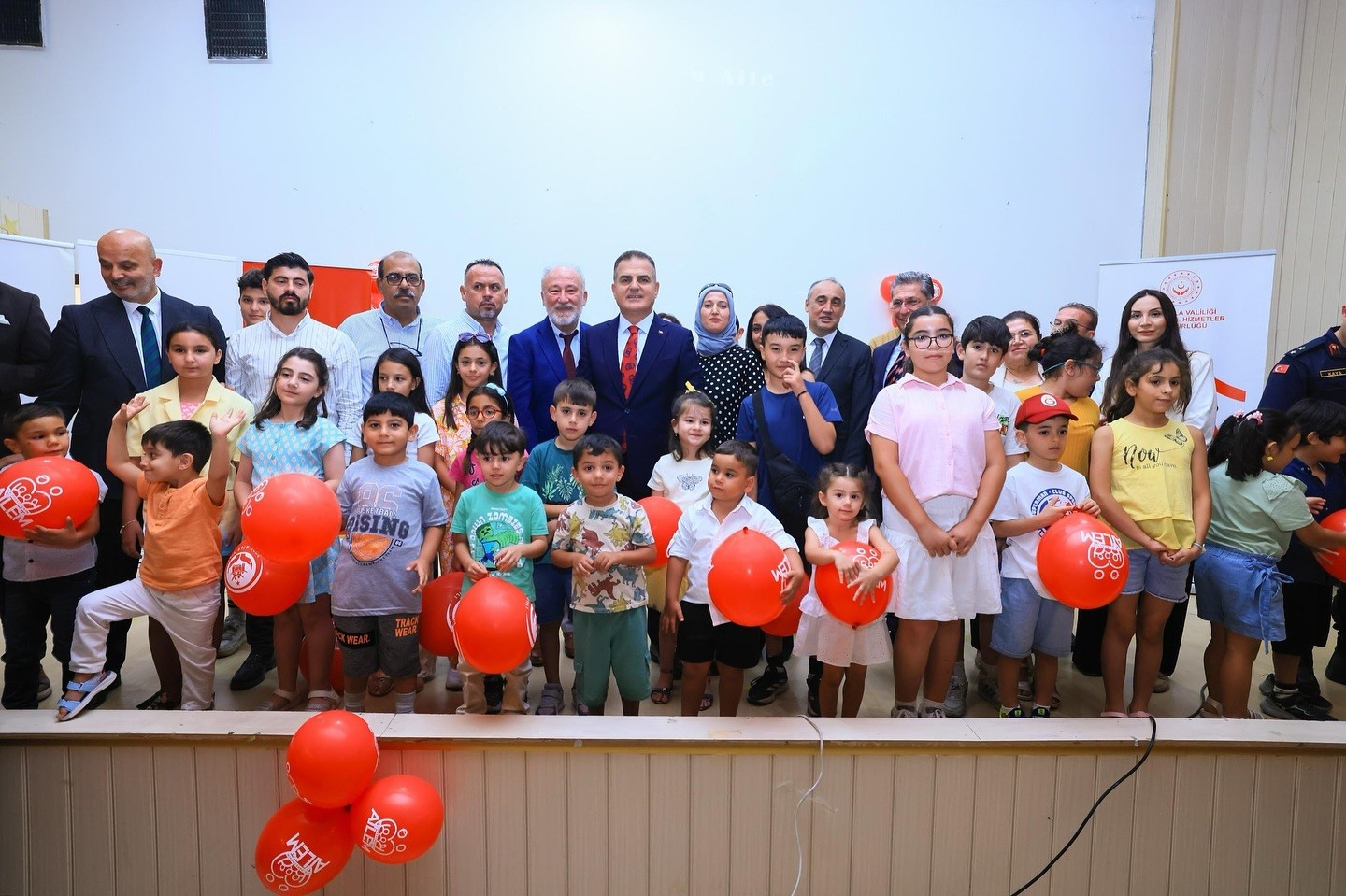 Vali Akbıyık, koruyucu aile Günü’nde Yatağan’da ailelerle buluştu