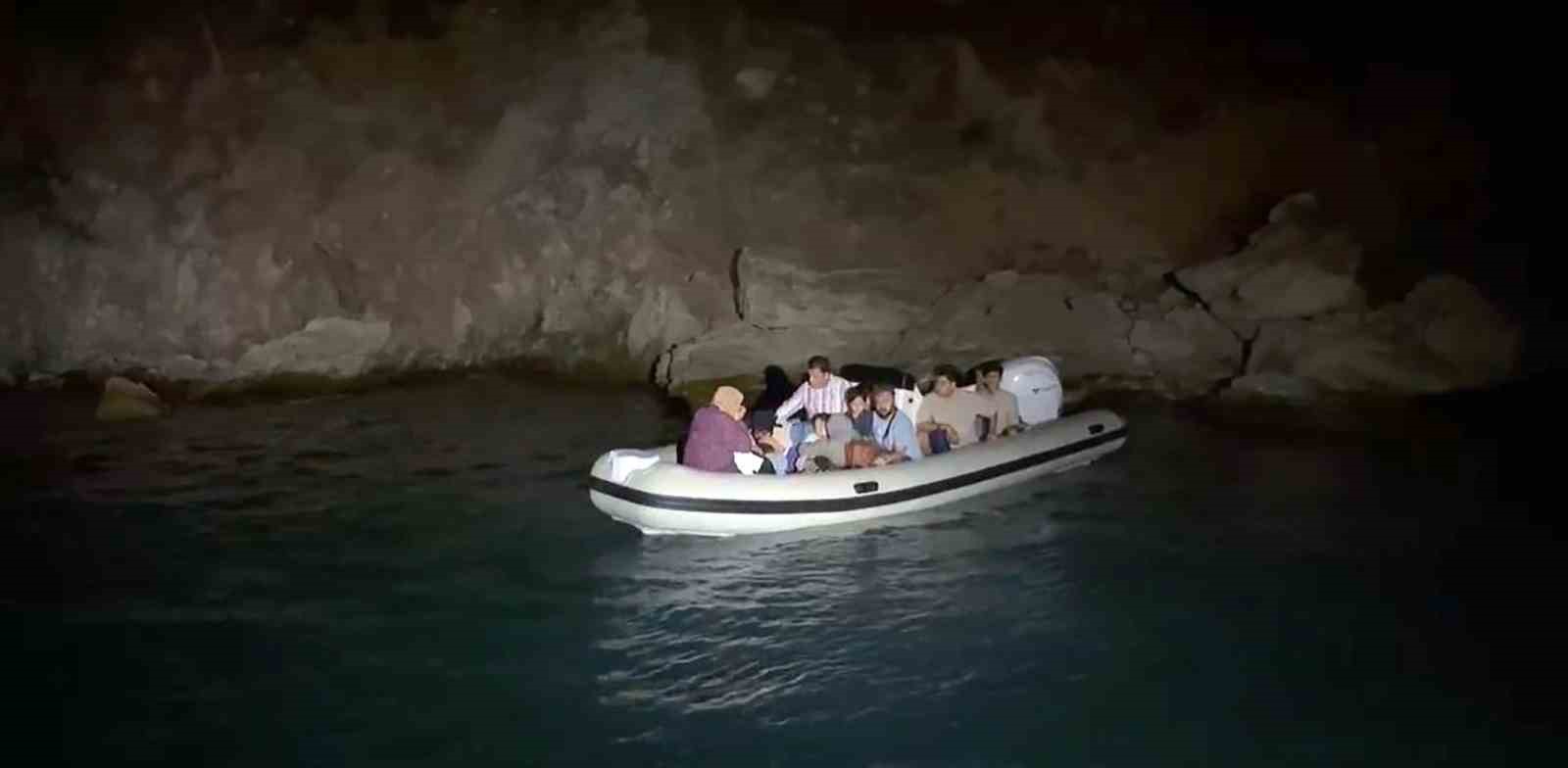 Marmaris’te 26 düzensiz göçmen ve bir göçmen kaçakçısı yakalandı