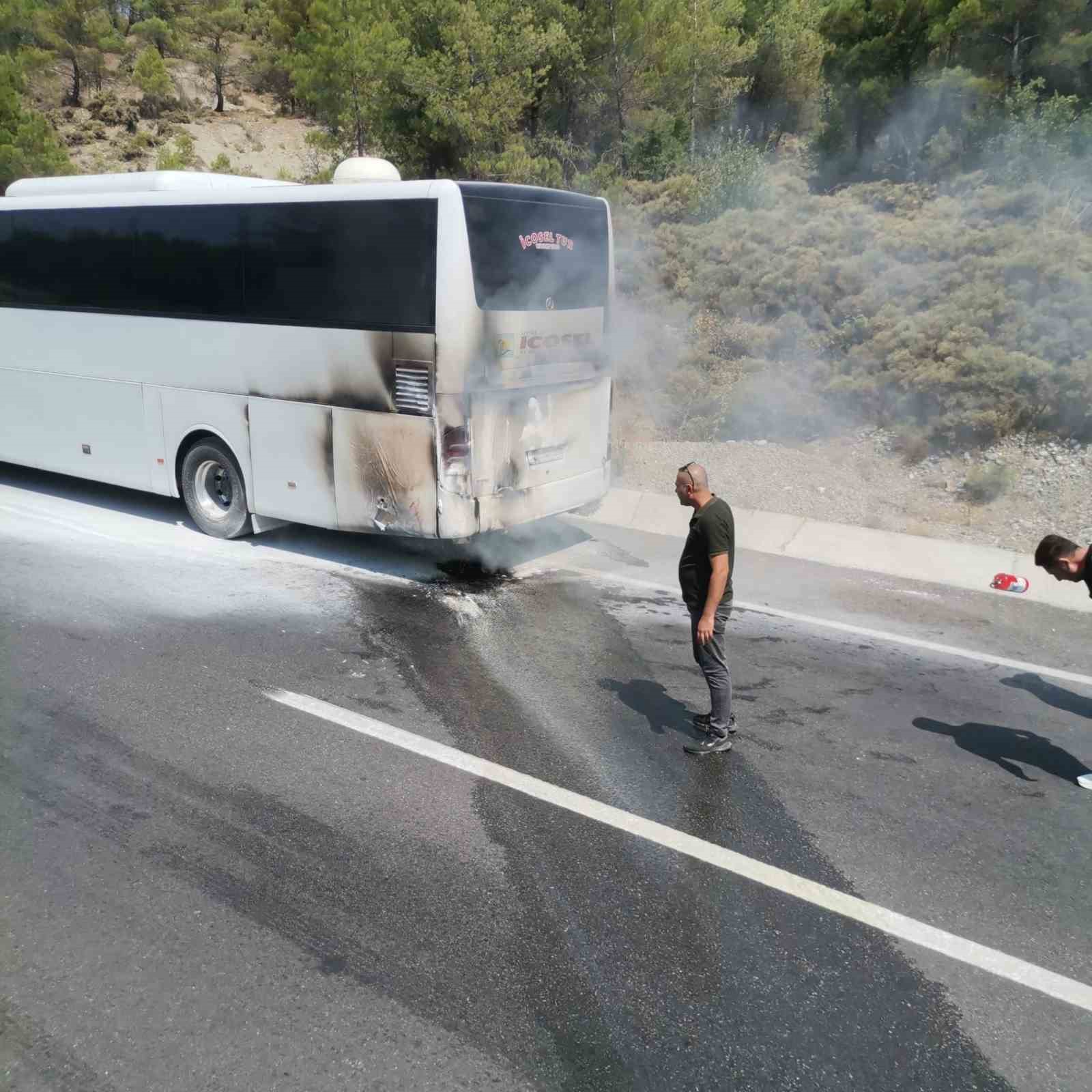 Yolcu otobüsünde yangın paniği