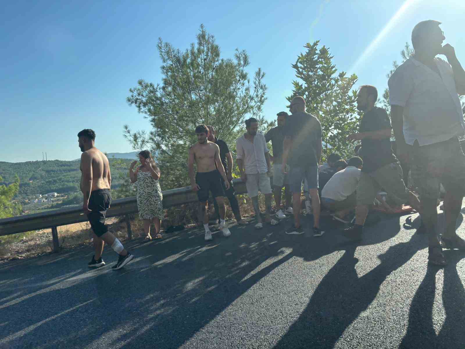 Muğla-Antalya Karayolu’nda zincirleme kaza: 1’i ağır 2 yaralı