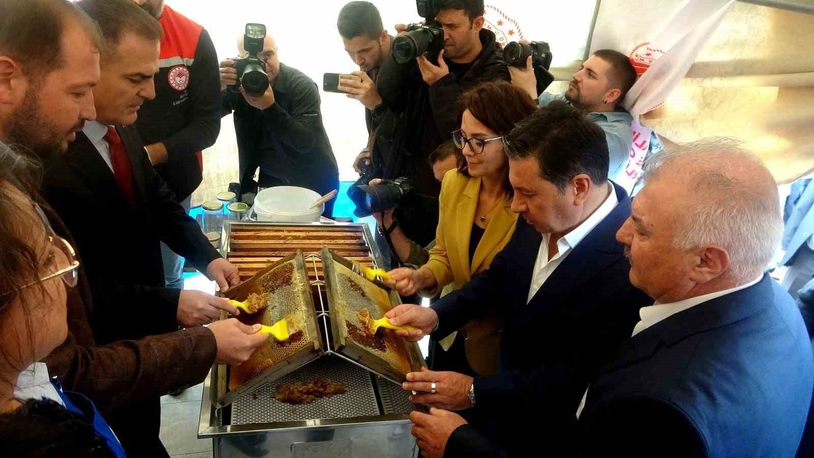 Vali Akbıyık: “Çam balında dünya birincisiyiz”