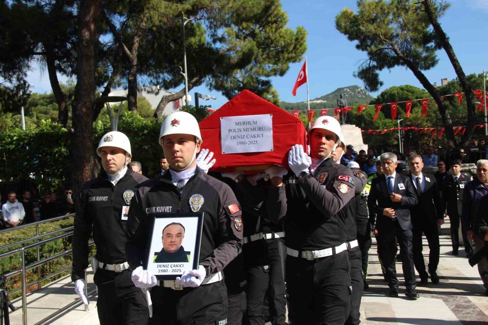 Polis memuru Çakıcı gözyaşlarıyla uğurlandı
