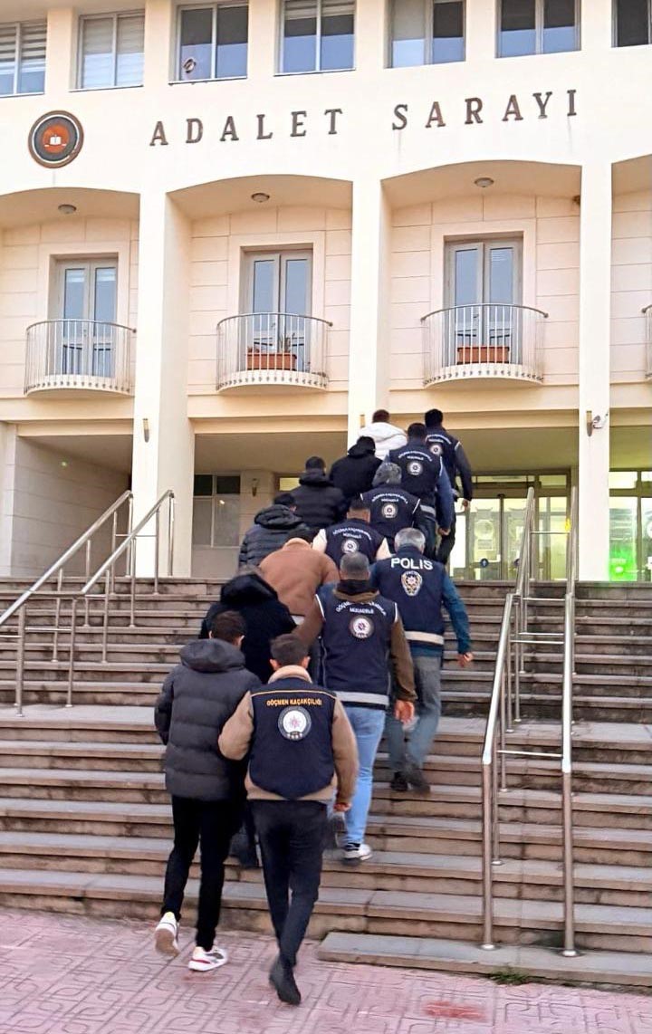 Bodrum’da kaçak göçmen çetesi çökertildi: 3 tutuklama