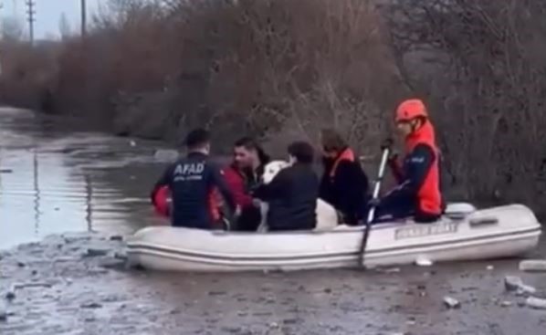 Dere yatağında mahsur kalan 5 kişi kurtarıldı