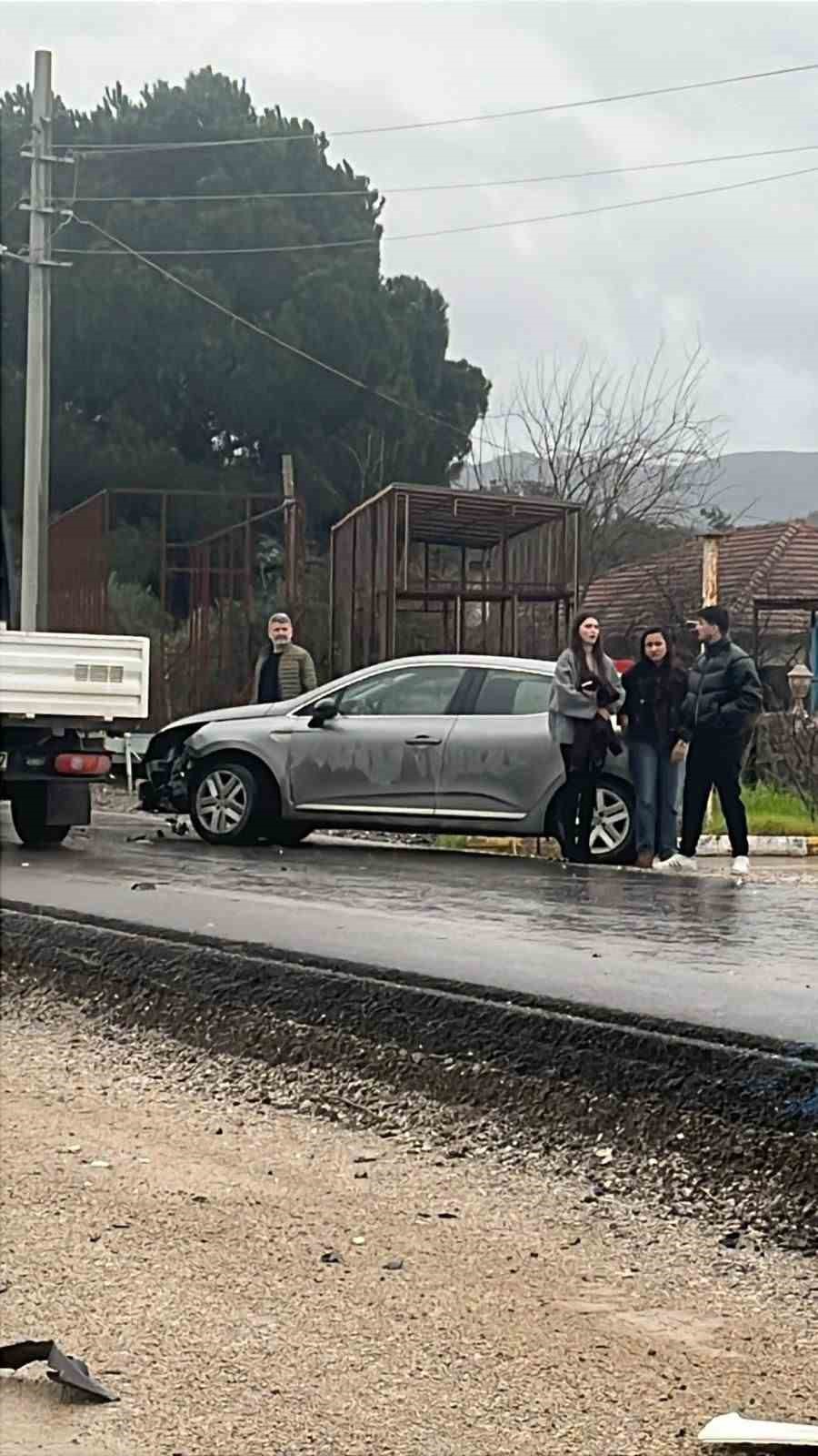 Otomobil ile motosiklet çarpıştı: 1 yaralı