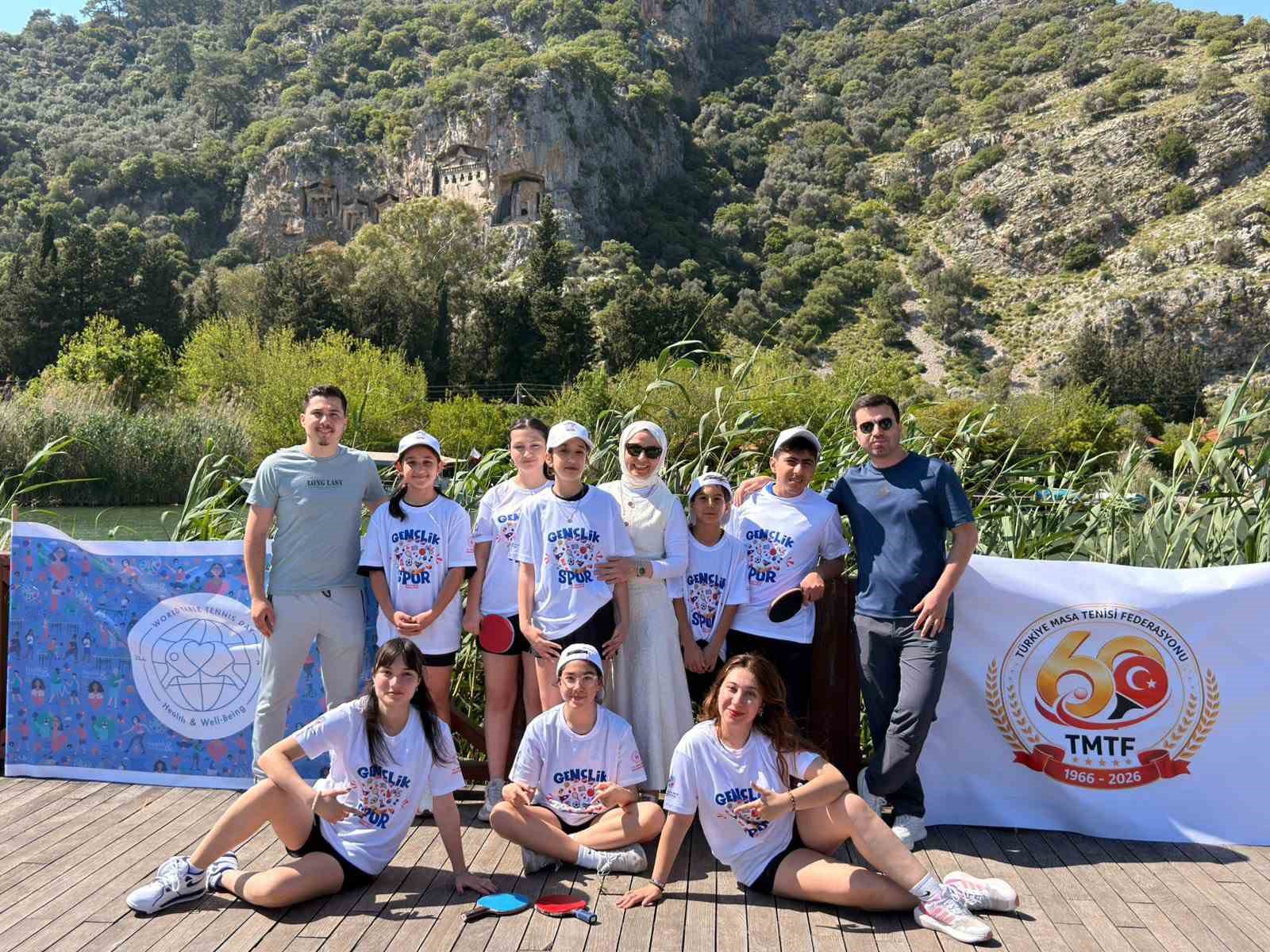 Dalyan’da masa tenisi doğayla buluştu