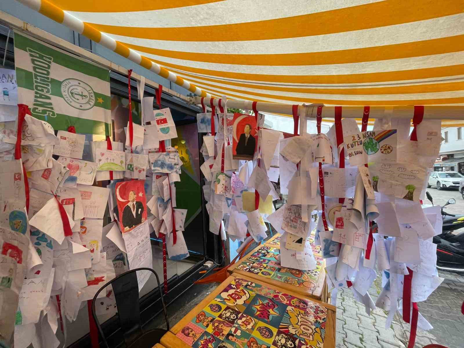 Datça’da 10 yıllık iyilik geleneği: “Atatürk’ünü çiz, pizzanı al”