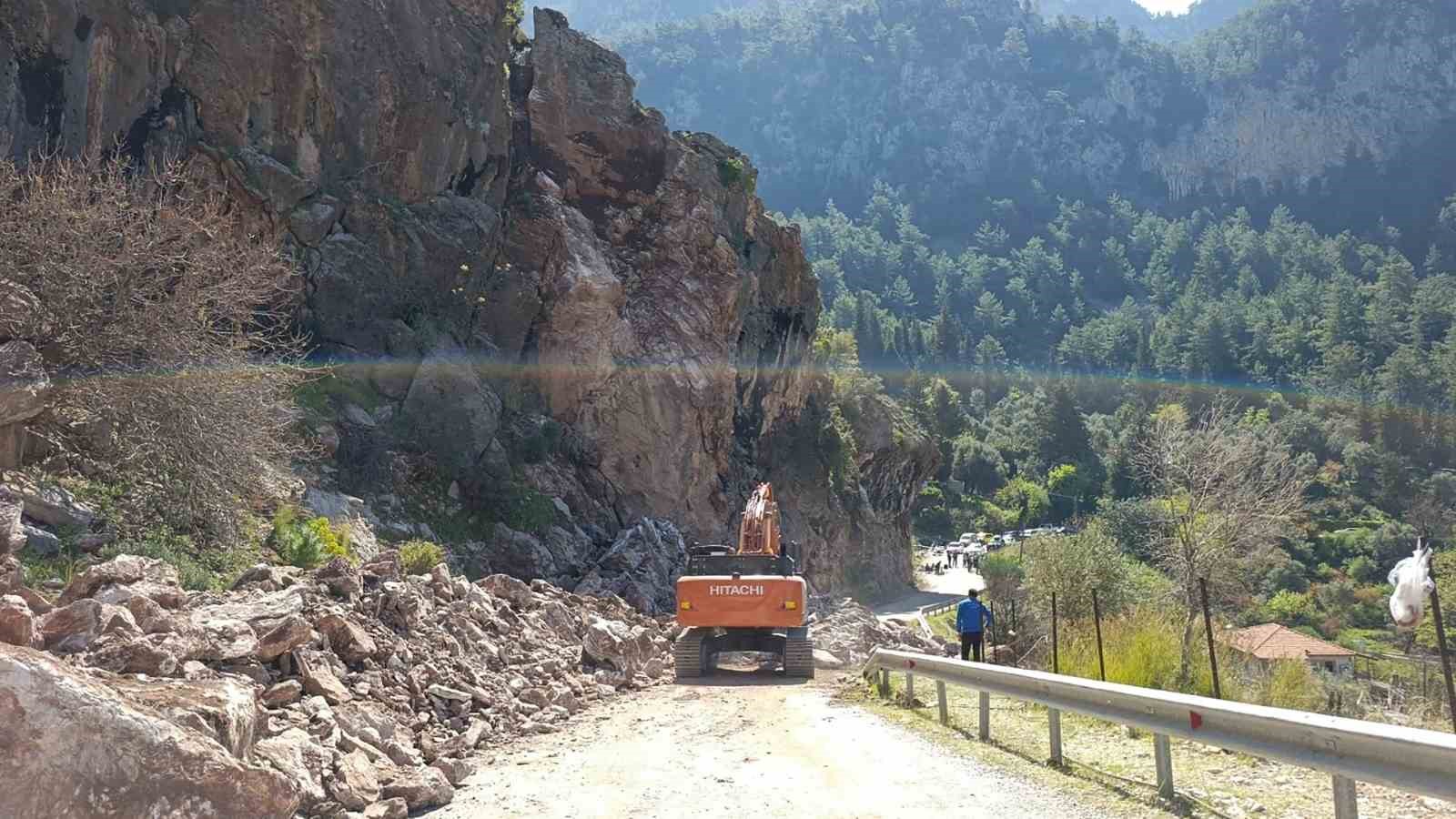 Faralya’da heyelan müdahalesi