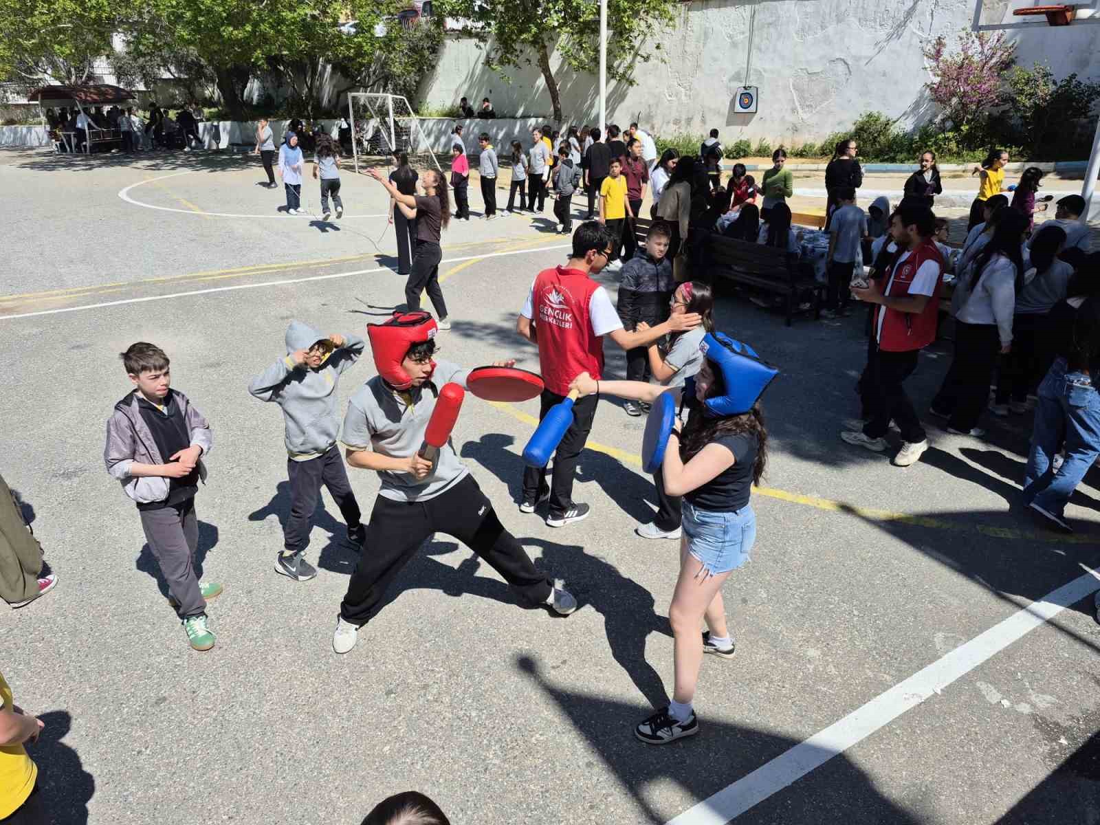 Menteşe’de gönüllü gençlerden örnek etkinlik