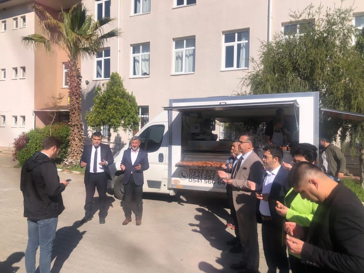 Yatağan’da şehit öğretmen ve öğrenciler için lokma hayrı yapıldı