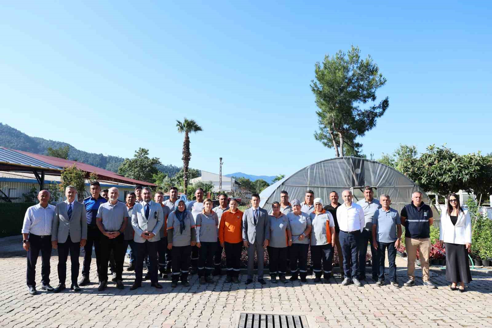 Başkan Ünlü, personelle bayramlaştı