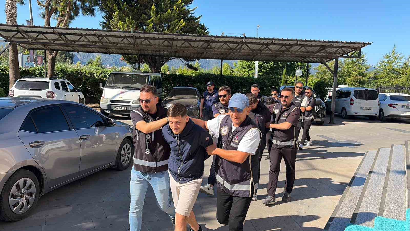 Fethiye Belediye Başkanı Karaca’ya silahlı saldırı soruşturmasında 5 kişi adliyede sevk edildi