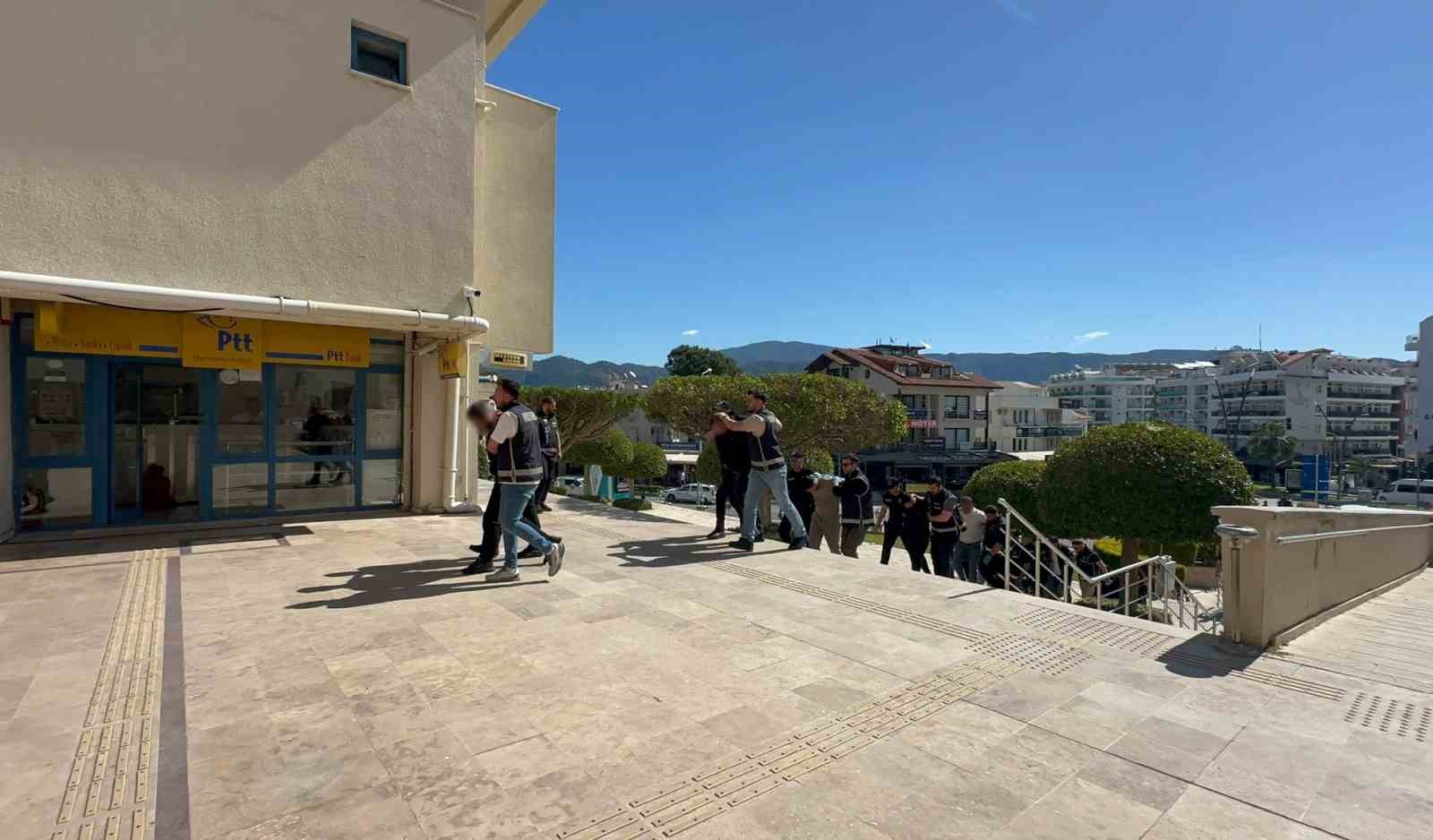 Marmaris’te gözlükçü kurşunlamasının şüphelileri adliyeye sevk edildi