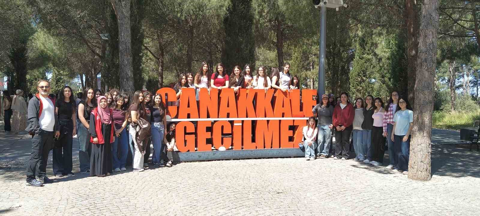 Menteşeli gençler “Bir Destandır Çanakkale” programına katıldı