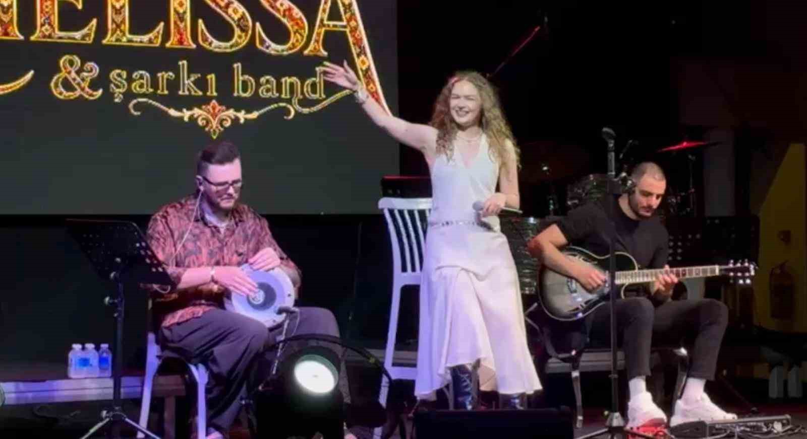 Romanyalı yıldız Amelissa’dan Bodrum’da bayram şovu