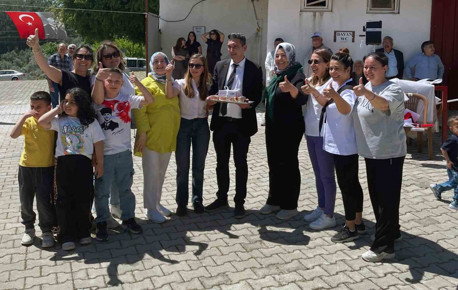 Ula Çiçekli Mahallesi Muhtarı Karan’dan ‘Anneler Günü’ etkinliği
