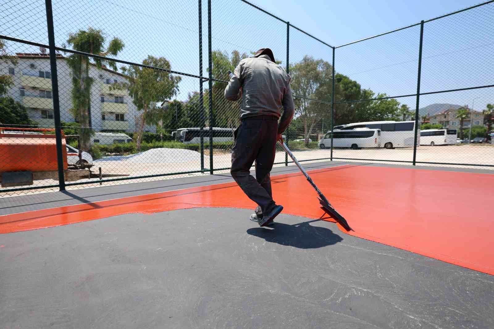 Marmaris’te beş mahalleye spor yatırımı