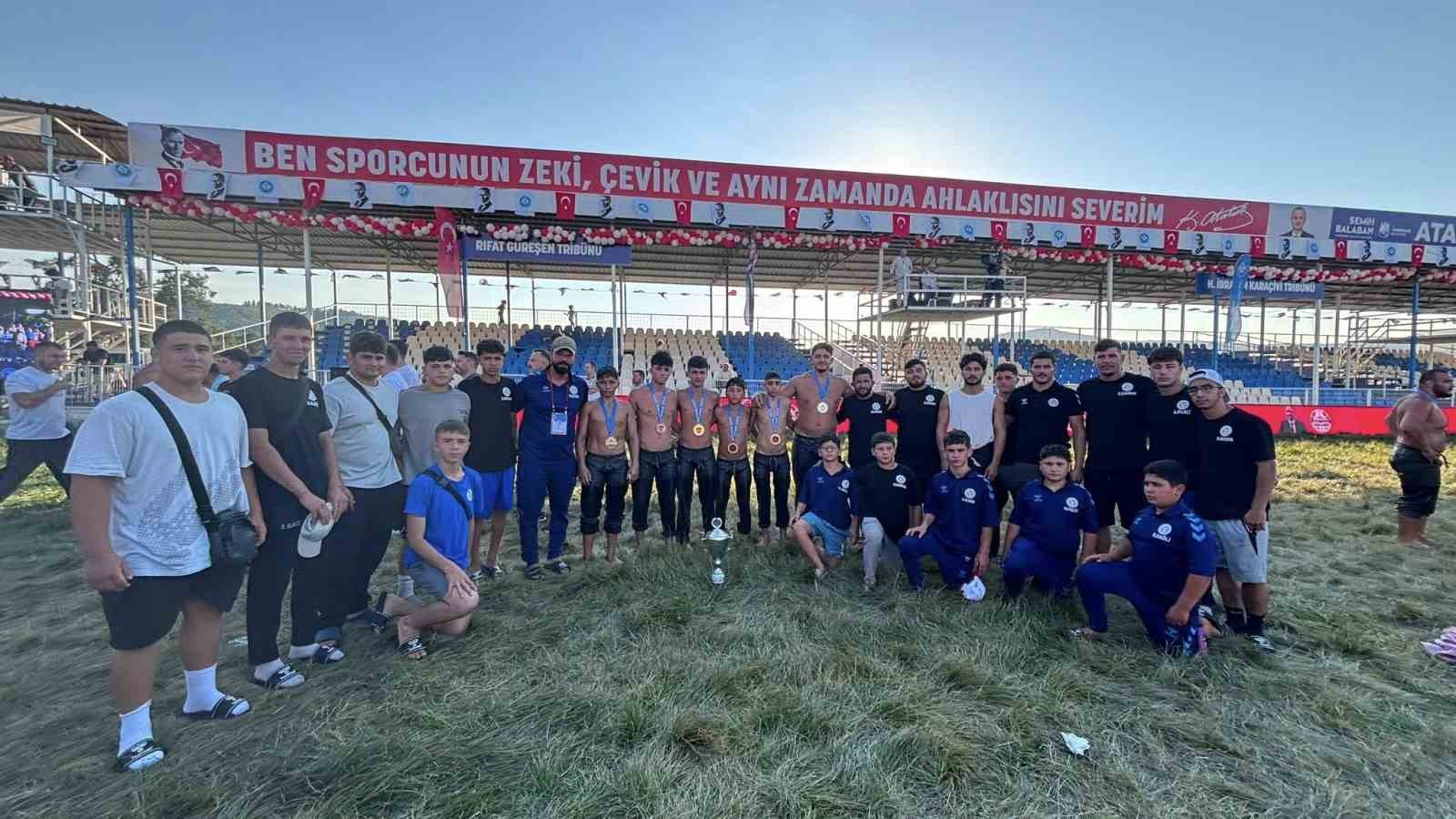 Muğla’nın güreşçileri Manisa’da 6 madalya ile döndü