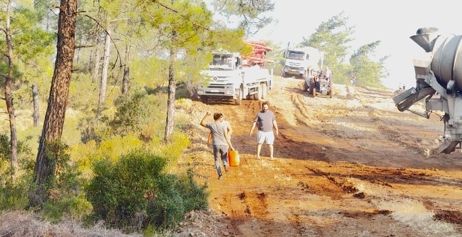 Fethiye Üzümlü’deki orman yangınında havadan ve karadan yoğun mücadele