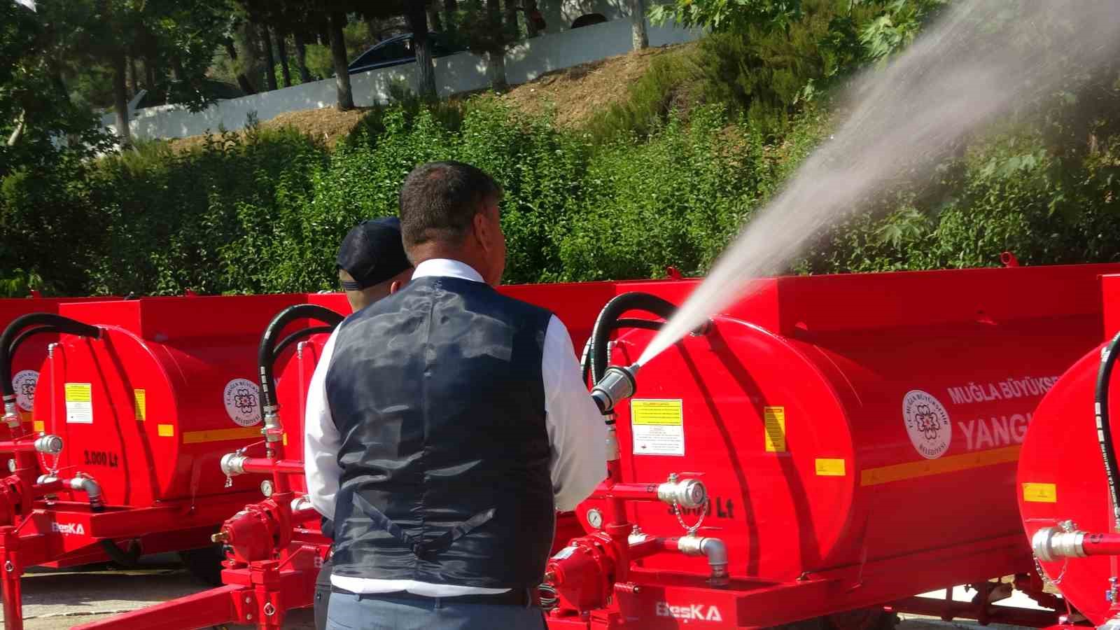 (BEKLESİN) Muğla Büyükşehir’den kırsal mahallelere yangın tankeri desteği