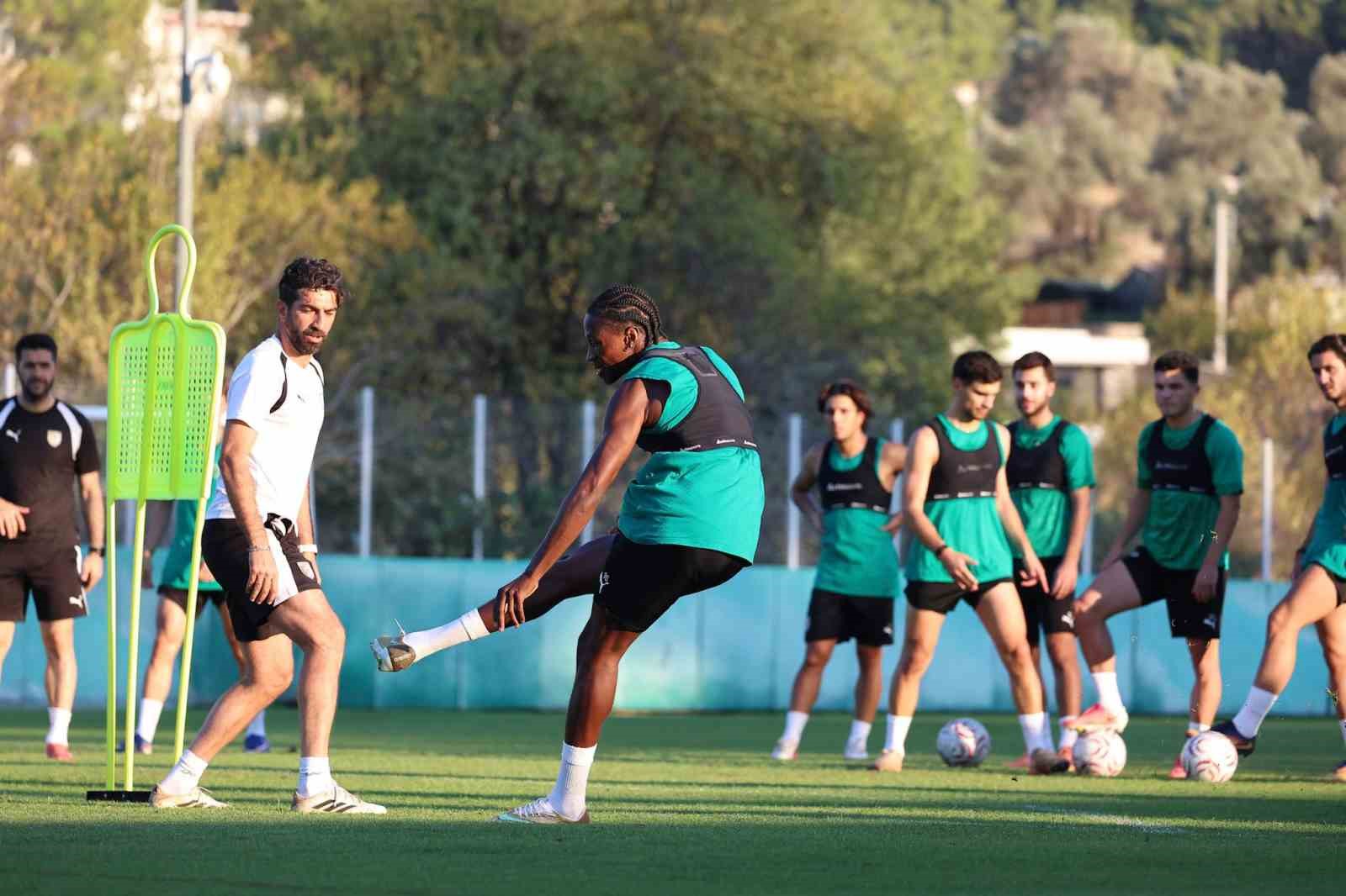 Bodrum FK Teknik Direktörü Burhan Eşer: “Sabırlı olmamız ve desteklememiz gerekiyor”