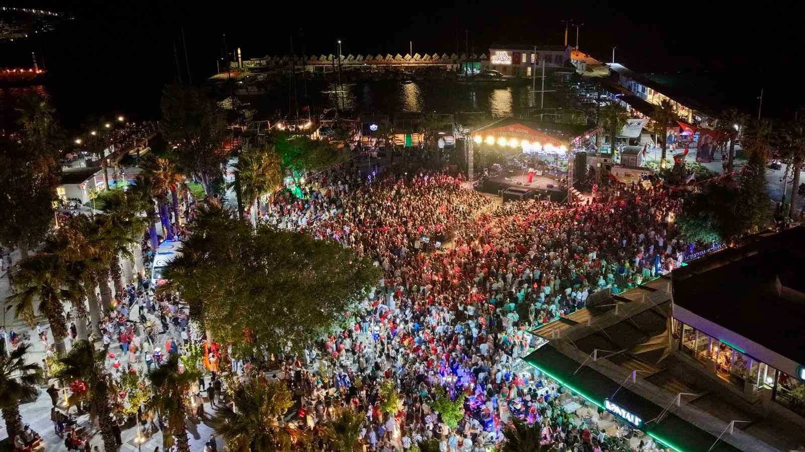 Bodrum’da binlerce kişi 30 Ağustos Zafer Bayramı’nı kutladı